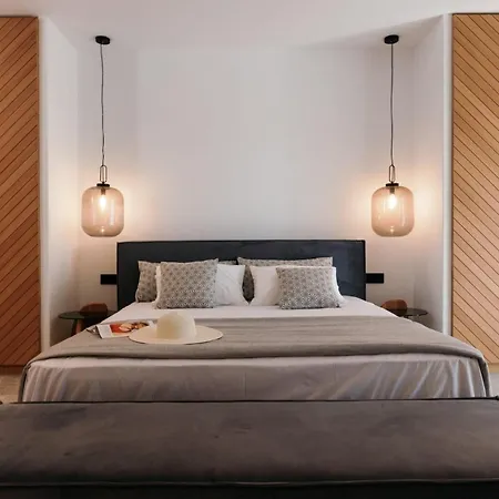 Villa Extraordinary Naxos | Frantz | 6 Bedrooms | 2 Swimming Pools With Floating Sunbeds | 3 Jacuzzis | Sea Views | Pláka